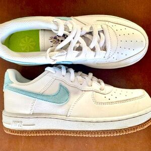 Nike Force 1 LV8 Kids Sneakers